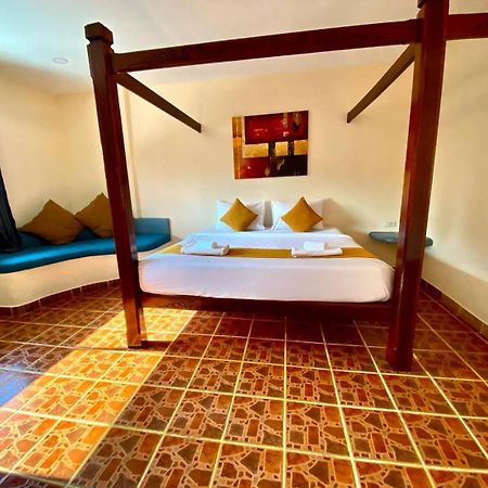 Pandora Cafe Otel Chaweng Plajı Dış mekan fotoğraf