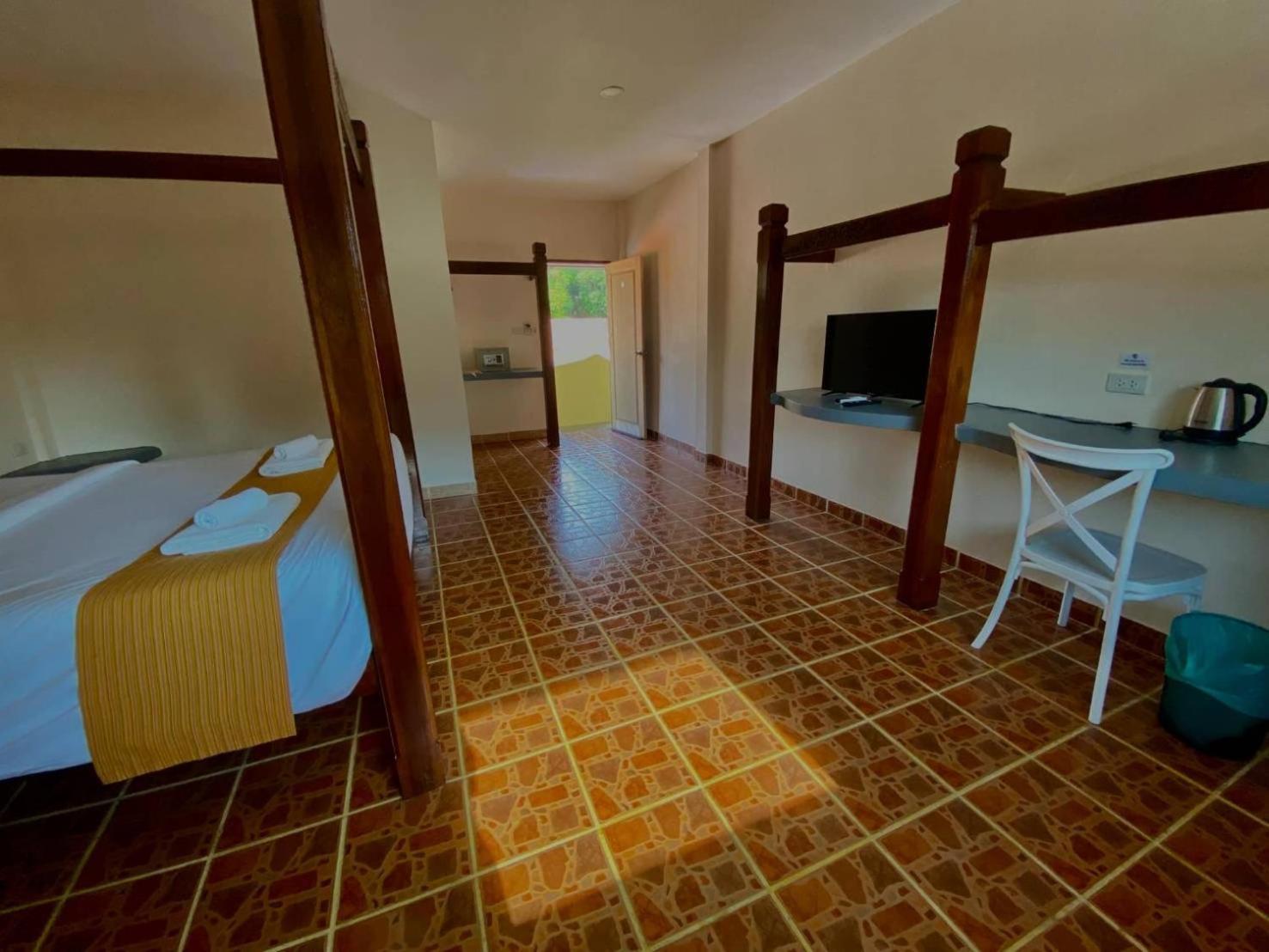 Pandora Cafe Otel Chaweng Plajı Dış mekan fotoğraf