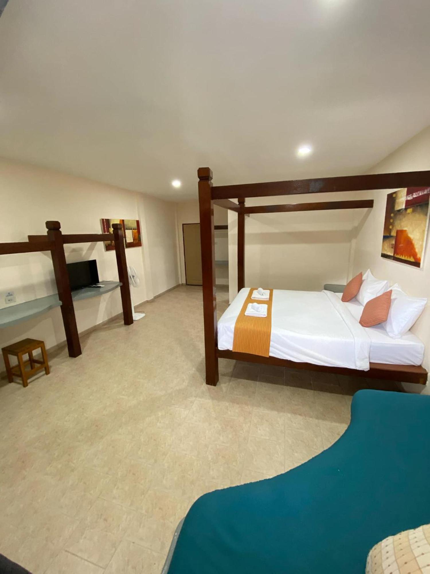 Pandora Cafe Otel Chaweng Plajı Dış mekan fotoğraf